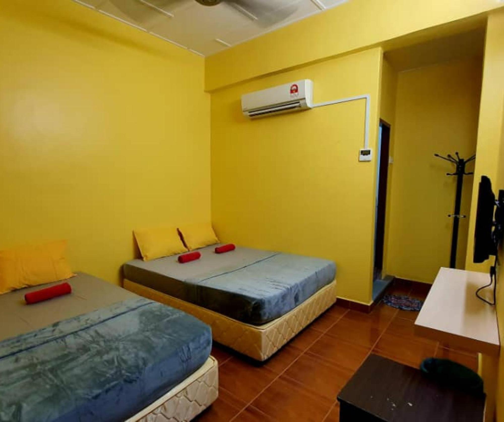 Shoplot Hostel Pangkor Kampong Pasir Bogak Exterior photo